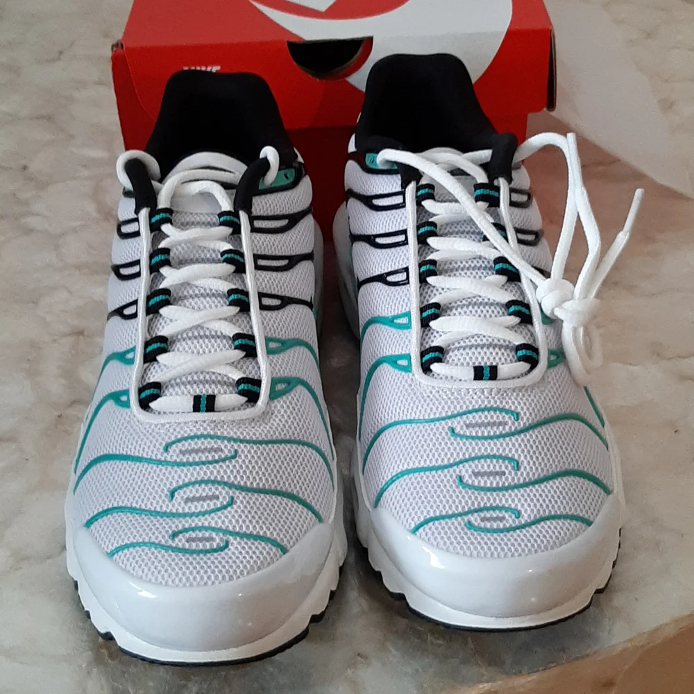 Nike Air Max Plus - Picture 3 of 8